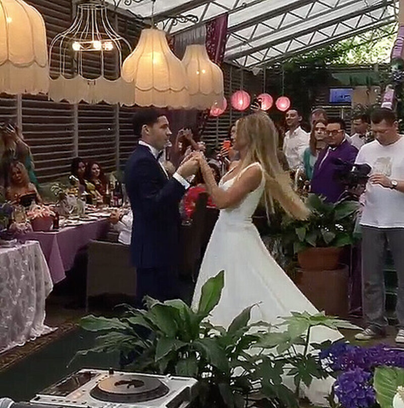 Первый танец новобрачных. Фото: Instagram.com.