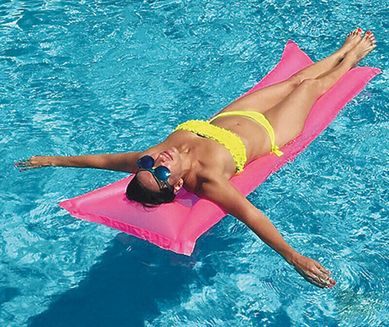 За время отдыха актриса показала все свои купальники. Фото: Instagram.com.