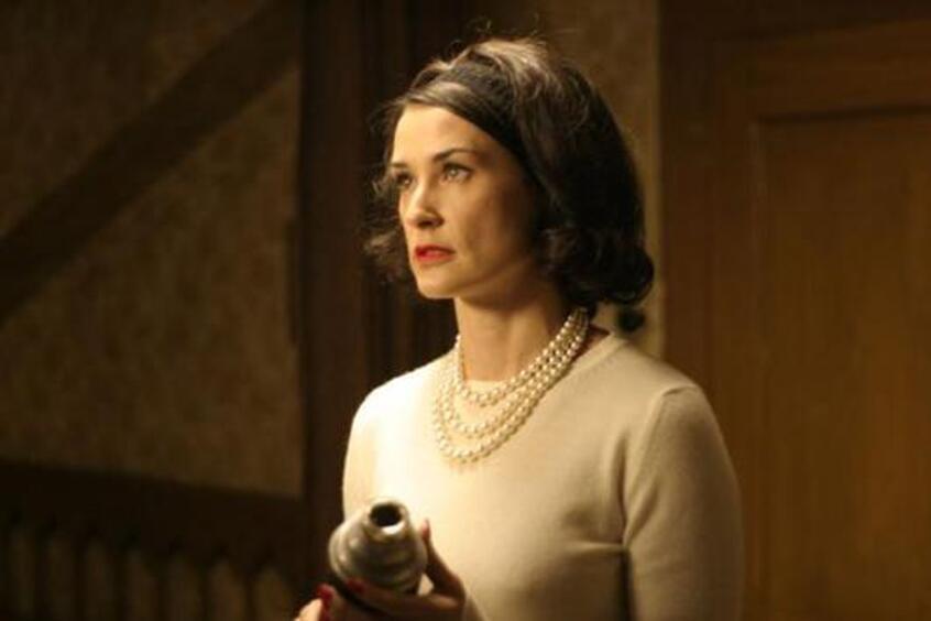 Деми Мур тяжело переживает случившееся. На фото: кадр из фильма "Без изъяна".