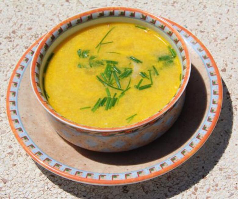 Суп-пюре из спаржи со сливками, сыром и беконом. Фото автора.