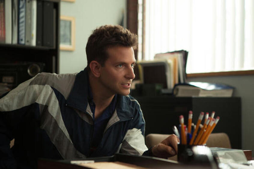 Актер возмущен, что журналисты раскрывают тайны его личной жизни и намерен получить денежную компенсацию. Кадр из фильма "Место под соснами".