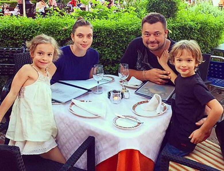 Сергей Жуков с семьей в Испании. Фото: Instagram.com/sezhukov.