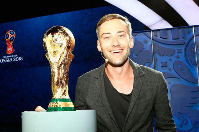 Поклонников удивило, почему Дмитрий так радуется. Фото: инстаграм