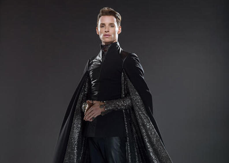 На фото: Эдди Редмэйн в роли Балема Эбрасакса в фильме "Восхождение Юпитер".