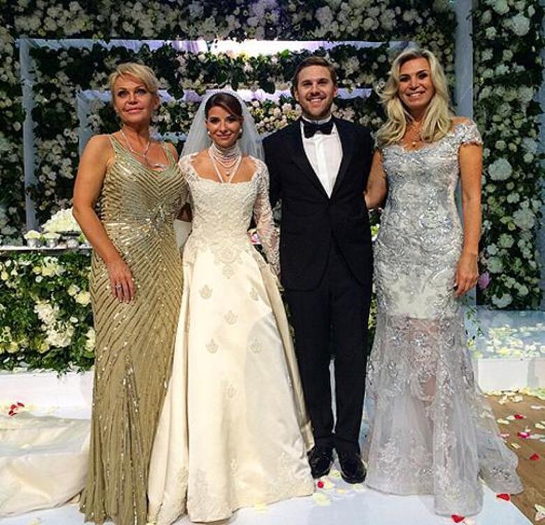 Галина Юдашкина и Петр Максаков с тещей и свекровью - Людмилой Максаковой и Мариной Юдашкиной. Фото: Instagram.com/marinayudashkina.