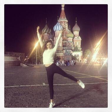 Миранда Керр сфотографировалась на фоне Храма Василия Блаженного. Фото: социальные сети