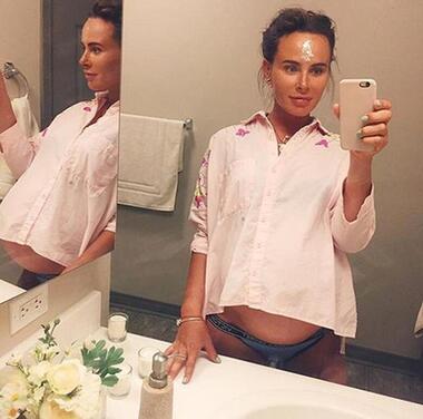 Саша Зверева стала многодетной мамой. Фото: Instagram.com/sashazvereva.