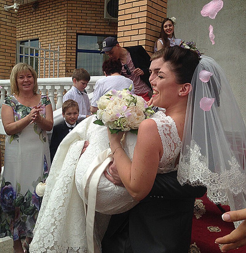 Мужем Анны Хохловой стал Денис Румянцев, с которым до этого артистка встречалась около года. Фото: материалы пресс-служб.