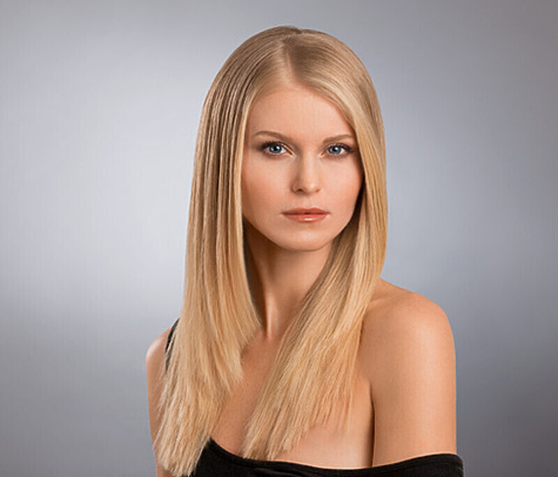 Даже смена пробора может освежить прическу. Фото: пресс-служба Scarlett.