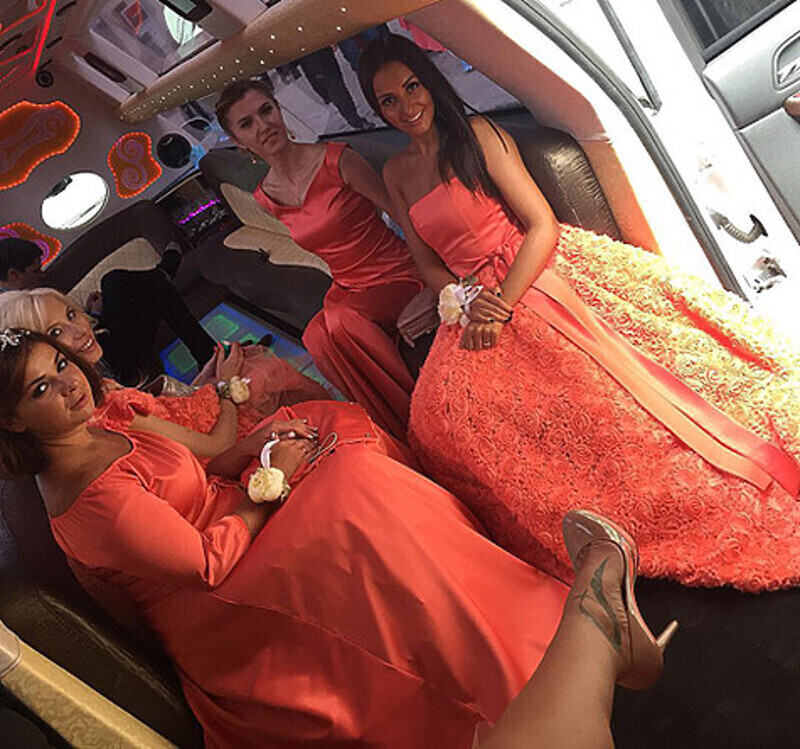 Подружки невесты Ксении Бородиной. Фото: Instagram.com/katyajujanew888.