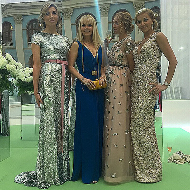 Светлана Бондарчук, Валерия, Наталья Дубовицкая и Татьяна Навка на свадьбе Галины Юдашкиной и Петра Максакова. Фото: Instagram.com.