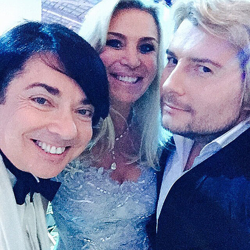 Валентин Юдашкин, Марина Юдашкина и Николай Басков на свадьбе Галины Юдашкиной и Петра Максакова. Фото: Instagram.com.