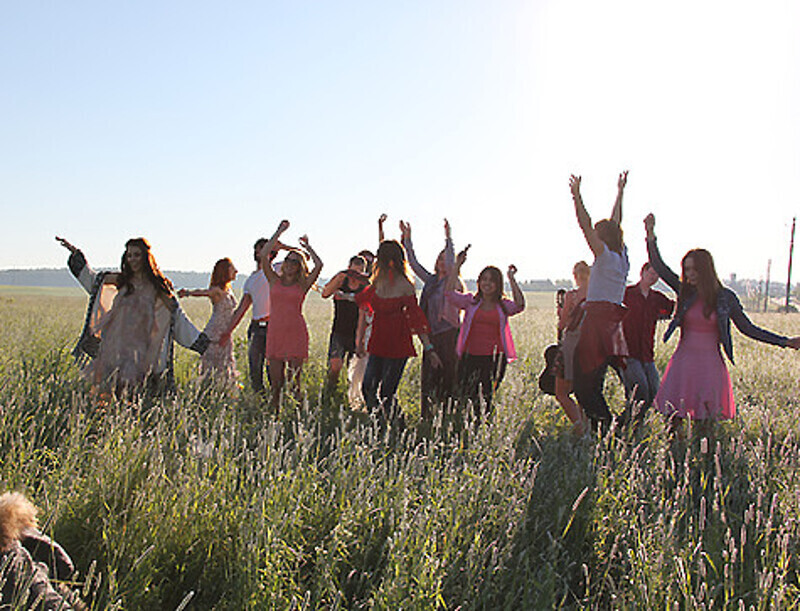 Режиссером нового клипа Сати Казановой стала Мария Скобелева. Фото: материалы пресс-служб.