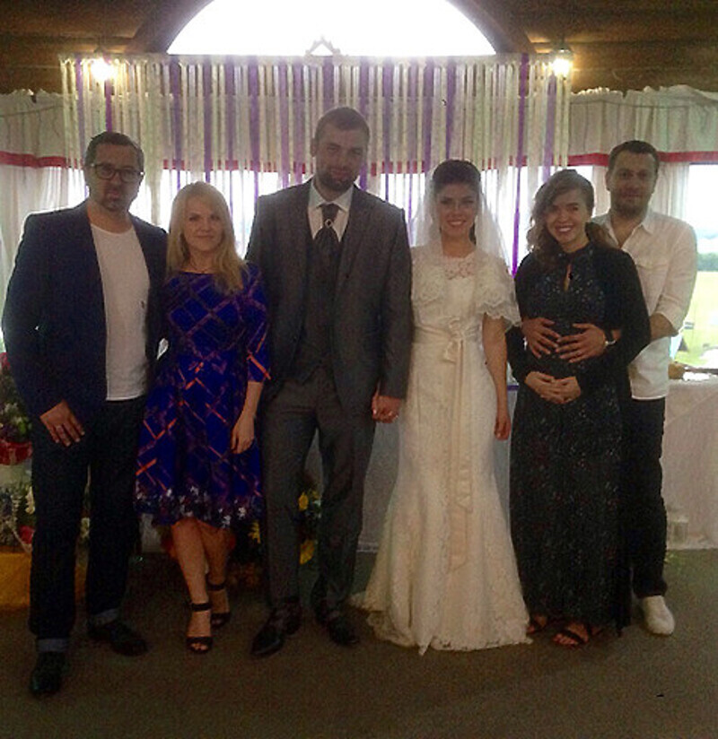 На свадьбе присутствовали и коллеги Анны Хохловой по группе «Дискотека Авария». Фото: материалы пресс-служб.