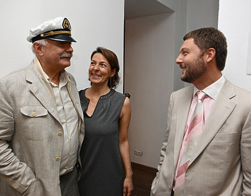 С Никитой Михалковым и директором Итальянского культурного центра в Москве Ольгой Страда. Фото: личный архив Василия Церетели.