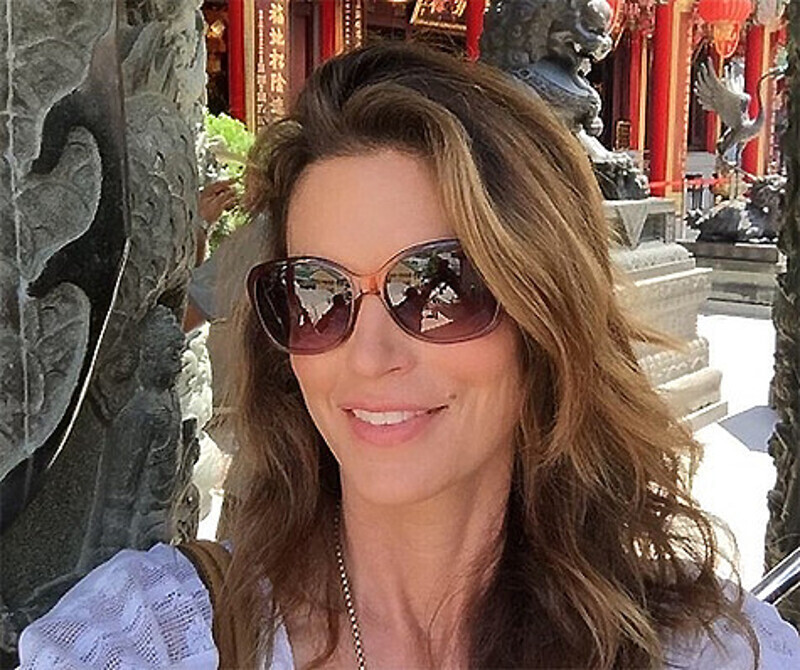 Выяснилось, что в жилах Синди Кроуфорд течет королевская кровь. Фото: Instagram.com/cindycrawford.