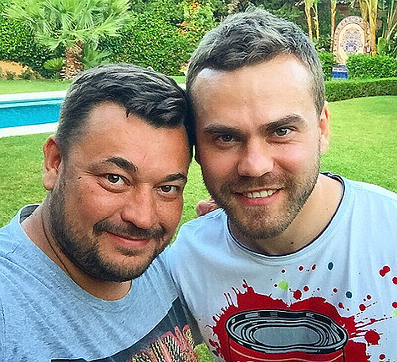 Жуков и Акинфеев – лучшие друзья и родственники. Игорь – крестный папа дочки певца, а Сергей – крестный отец сына футболиста. Фото: Instagram.com/sezhukov.