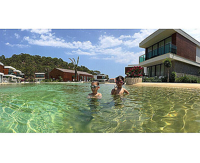 Бородина и Омаров взяли с собой в свадебное путешествие детей: дочь Ксении Марусю и сына Курбана Омара. Фото: Instagram.com/borodylia.