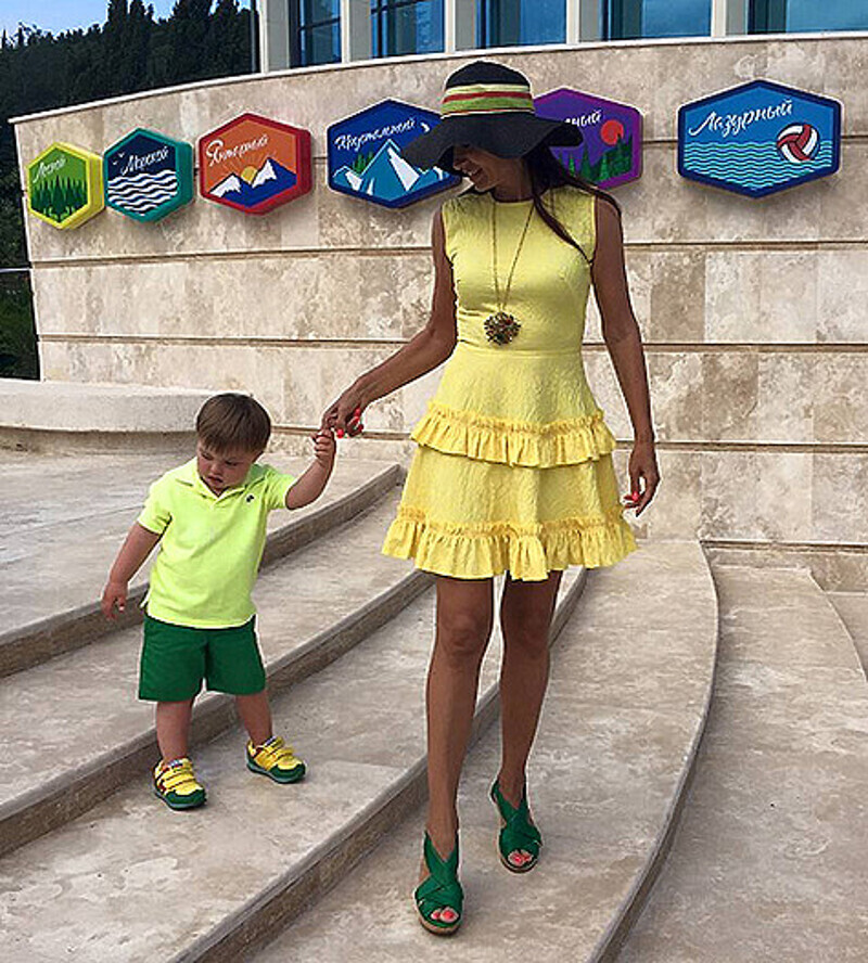 На фестиваль в «Артек» Эвелина Бледанс приехала с сыном Семеном, для которого это уже не первое путешествие в Крым. Фото: Instagram.com/bledans.