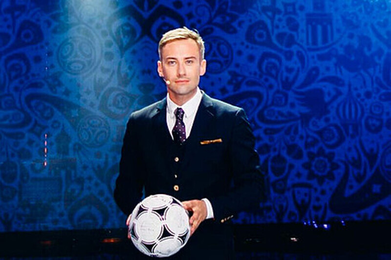 Поклонники считают, что Дмитрий осунулся и похудел за последнее время. Фото: фейсбук.