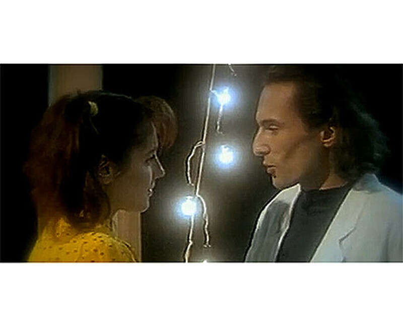 Игорь Матвиенко и Анастасия Алексеева. Кадр из клипа Жени Белоусова «Девчонка».