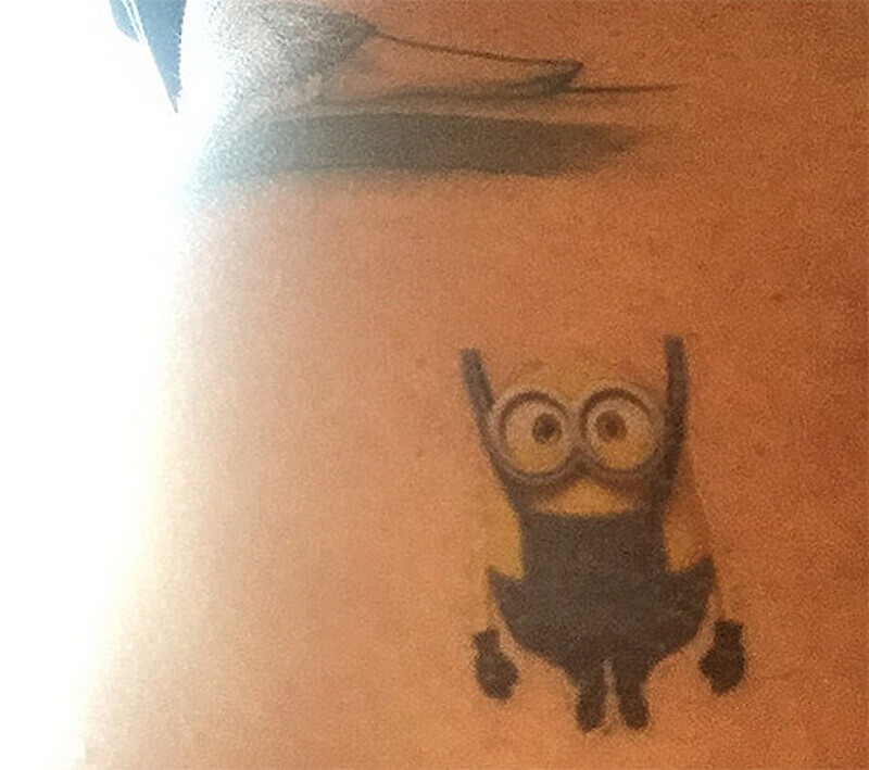 Дэвид Бекхэм сделал тату миньона. Фото: Instagram.com/victoriabeckham.
