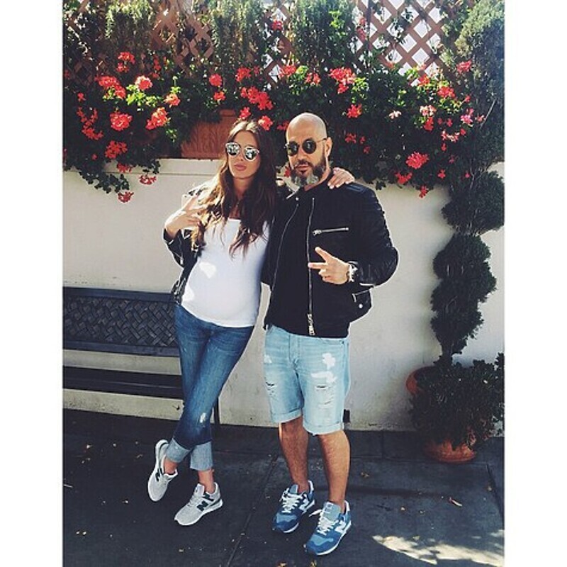 Кети Топурия и Лев Гейхман долгое время скрывали, что ждут малыша. Но когда животик певицы уже нельзя было спрятать под одеждой, с удовольствием начали делиться с поклонниками своей радостью. Фото: социальные сети
