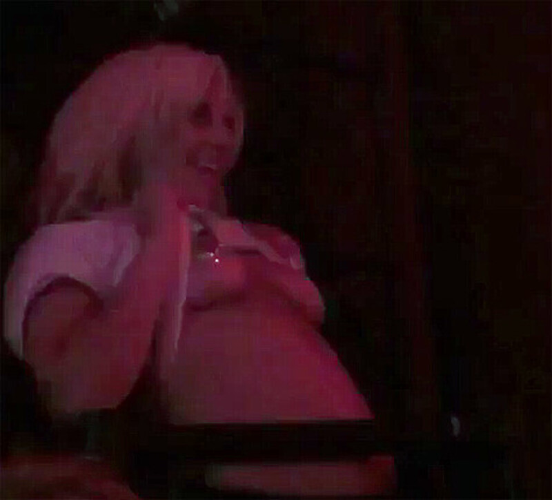 Леди Гага сверкнула грудью на концерте. Фото: www.vine.co.