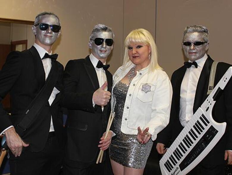 Маргарита Суханкина и группа «Мираж». Фото: материалы пресс-служб.