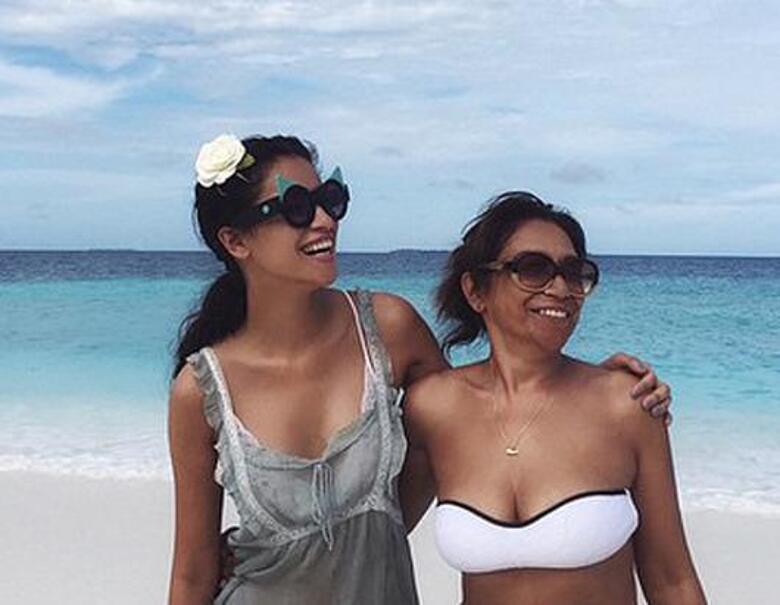 Равшана Куркова с мамой на Мальдивах. Фото: Instagram.com/rav_shana.