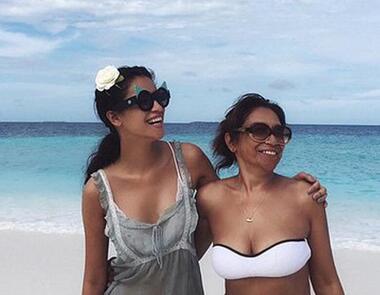 Равшана Куркова с мамой на Мальдивах. Фото: Instagram.com/rav_shana.