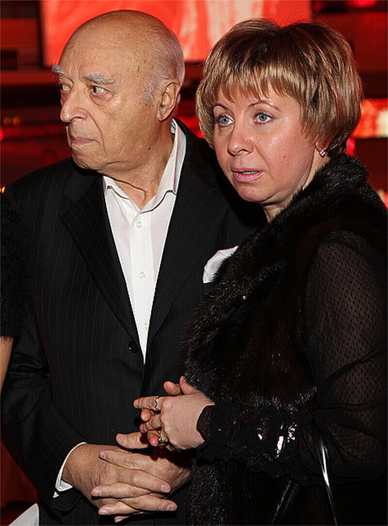 Елена была поклонницей Владимира Этуша, а потом стала его женой.