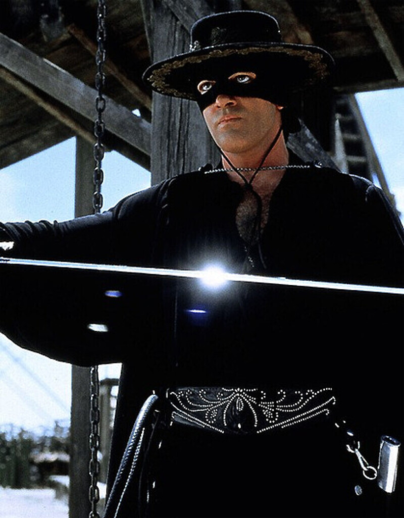 Антонио Бандерас. Кадр из фильма «Маска Зорро».