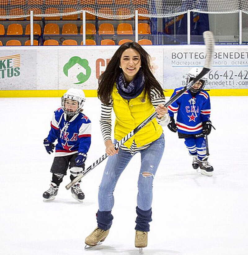 Зара с детьми. Фото: Instagram.com.