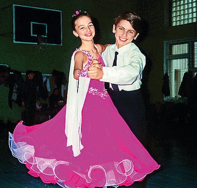 В детстве будущая артистка занималась танцами, музыкой, рисованием и постоянно участвовала в каких-то соревнованиях. Фото: личный архив Екатерины Варнавы.