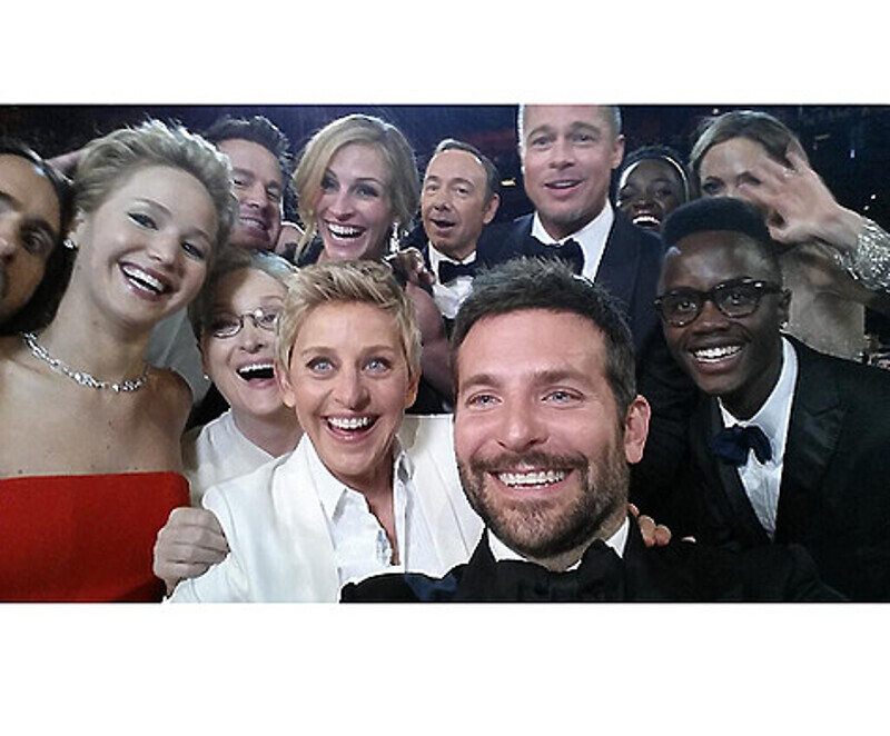 Это звездное селфи получило более миллиона ретвитов менее чем за час. Фото: Twitter.com/@ellen_twit.