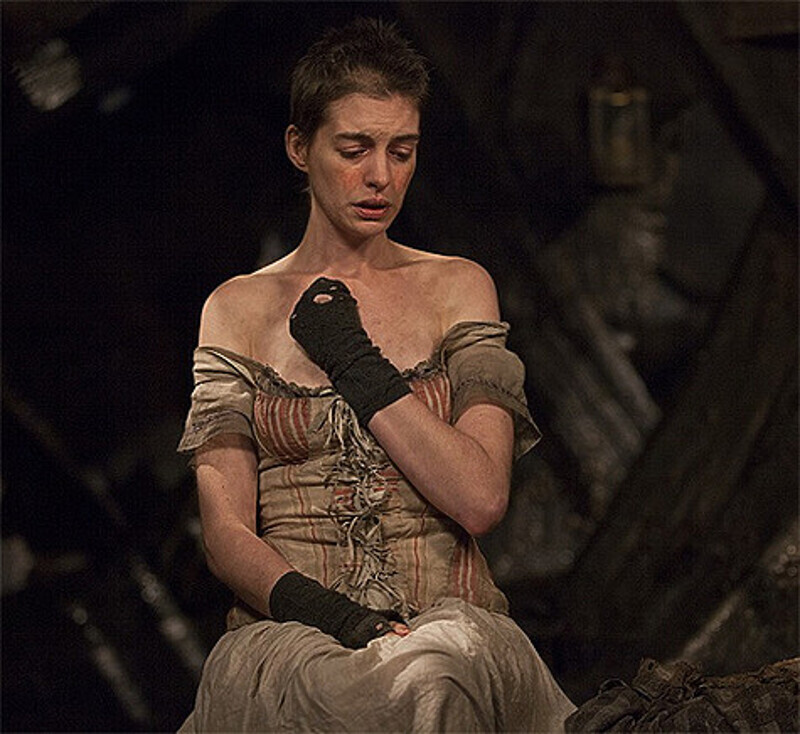 Энн Хэтэуэй. Кадр из фильма «Отверженные».