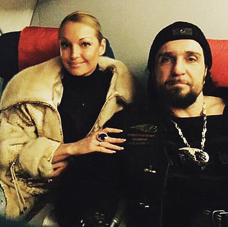 Собчак пока не дает комментариев относительного своего дела, зато с удовольствием комментирует дела Волочковой. Фото: Instagram.com/xenia_sobchak.