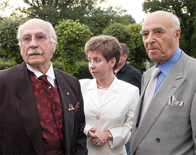 Владимир Этуш с женой Еленой и Владимиром Зельдиным на церемонии вручения театральной премии "Хрустальная Турандот" в музее-усадьбе "Кусково".