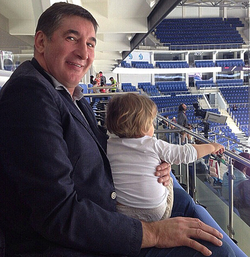 Мария считает, что ее сыну просто на роду написано быть хоккеистом. Все-таки гены знаменитого советского хоккеиста Александра Кожевникова дают о себе знать. Фото: Instagram.com/mkozhevnikova.