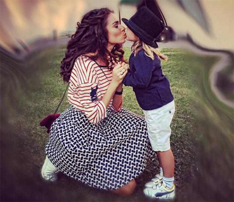 Ирена Понарошку с сыном. Фото: Instagram.com/irenaponaroshku.