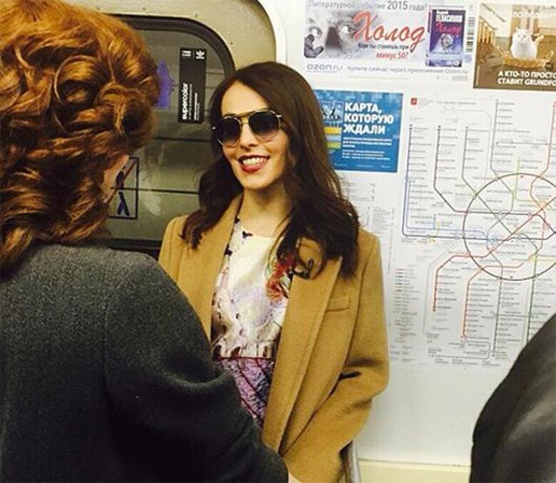 Сати Казанова в метро. Фото: Instagram.com/satikazanova.