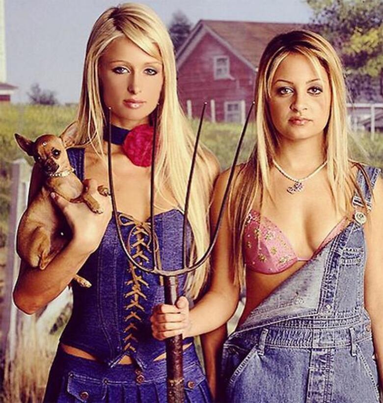 Пэрис Хилтон с Николь Ричи и Тинкербелл. Фото: Instagram.com/parishilton.