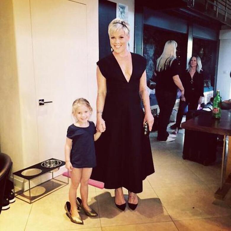 Пинк вместе со своей дочкой. Фото: социальные сети