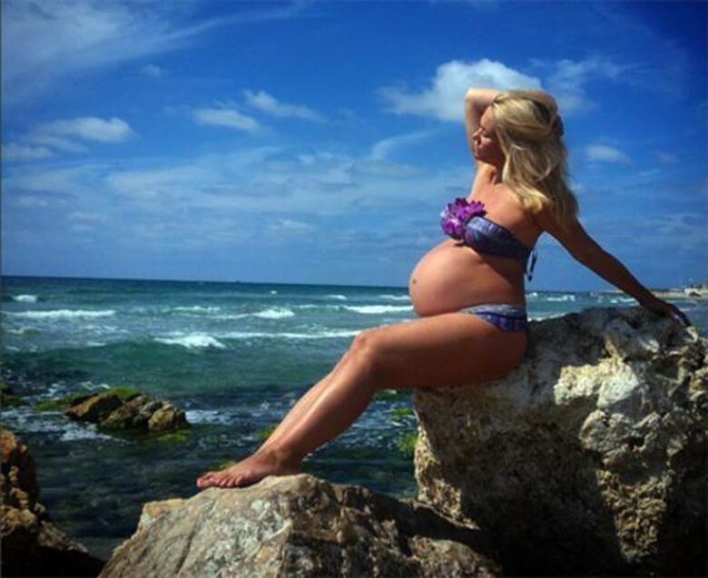 Виктория Макарская устроила фотосессию в купальнике. Фото: Instagram.com/makarskie.