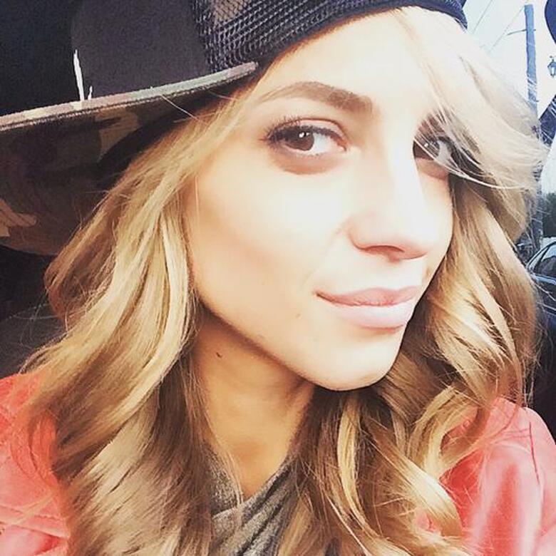 Поздравив всех с праздником, Надежда неожиданно рассказала о своей первой любви. Фото: социальные сети