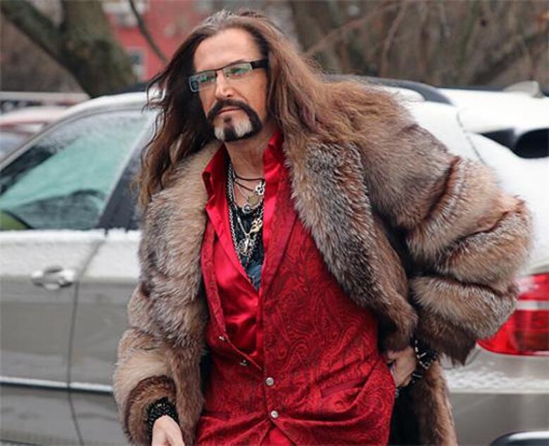 Джигурда не смог пройти мимо обнаженной женской груди. 