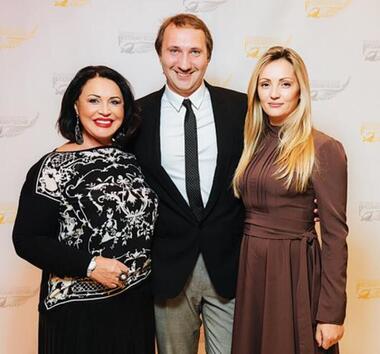 Надежда Бабкина с сыном и невесткой. Фото: материалы пресс-служб.