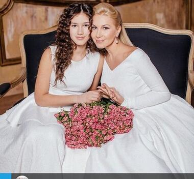 Дина и Екатерина в фотосессии для модного дома. Фото: Yulia Prohorova Beloe Zoloto и instagram.com/odintsovaprtrend