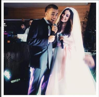 Молодожены приготовили своим гостям музыкальный сюрприз. Фото: социальные сети